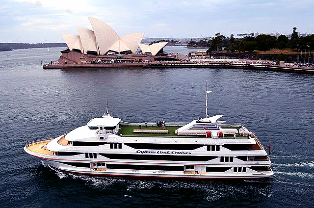 MV Sydney 2000, with the Sydney Opera House in the background. (By Bahnfrend - Own work, CC BY-SA 3.0, https://commons.wikimedia.org/w/index.php?curid=24290393). The photo quality is enhanced by Xelexi.com