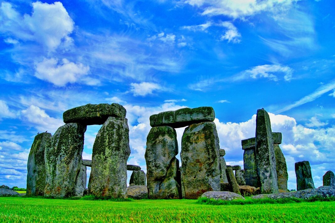 stonehenge-zdenek-tobias stonehenge