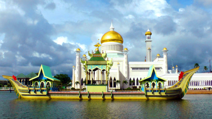 tours-omar-ali-saifuddin-mosque-brunei