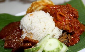 Nasi Lemak: The Iconic Malaysian Dish You Can’t Miss nasi-lemak-malaysia-food-xelexi