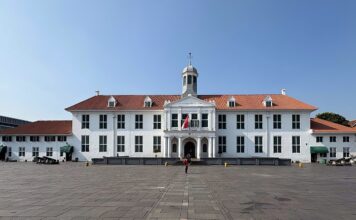 Jakarta Itinerary: Explore Kota Tua Jakarta on a Walking Tour Jakarta History Museum) Fatahillah Square